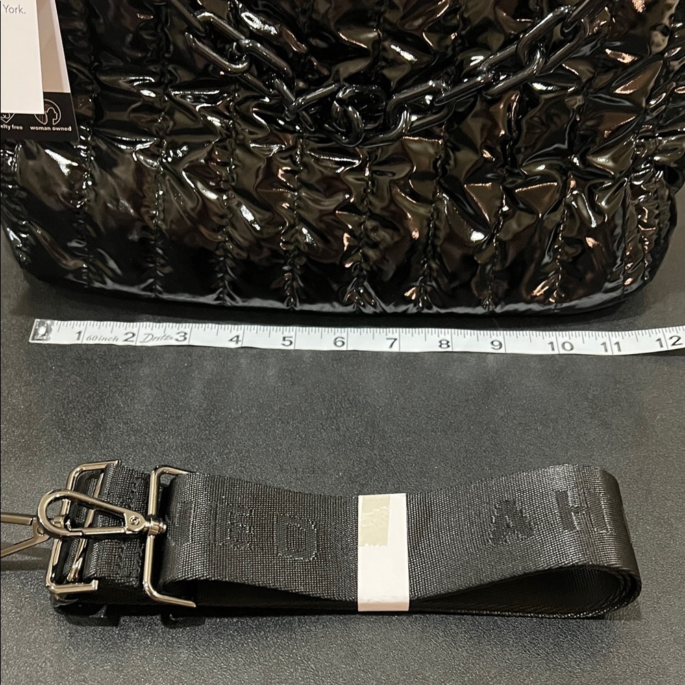 Ah-dorned | Classic Black Metallic Tote Bag w/ Crossbody Strap & Bag Charm Chain - Picture 15 of 17
